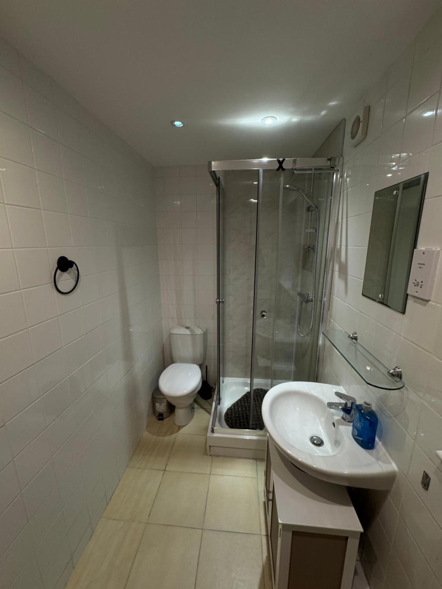 The Vogue Stay, 3 Bedrooms, 2 Bathrooms, Ideal For Jr & Oxford Hospitals, Free Carpark, Conveniently Located For Ring Road Access, 2 Miles From Oxford City Centre Easy Car & Bus Route Экстерьер фото