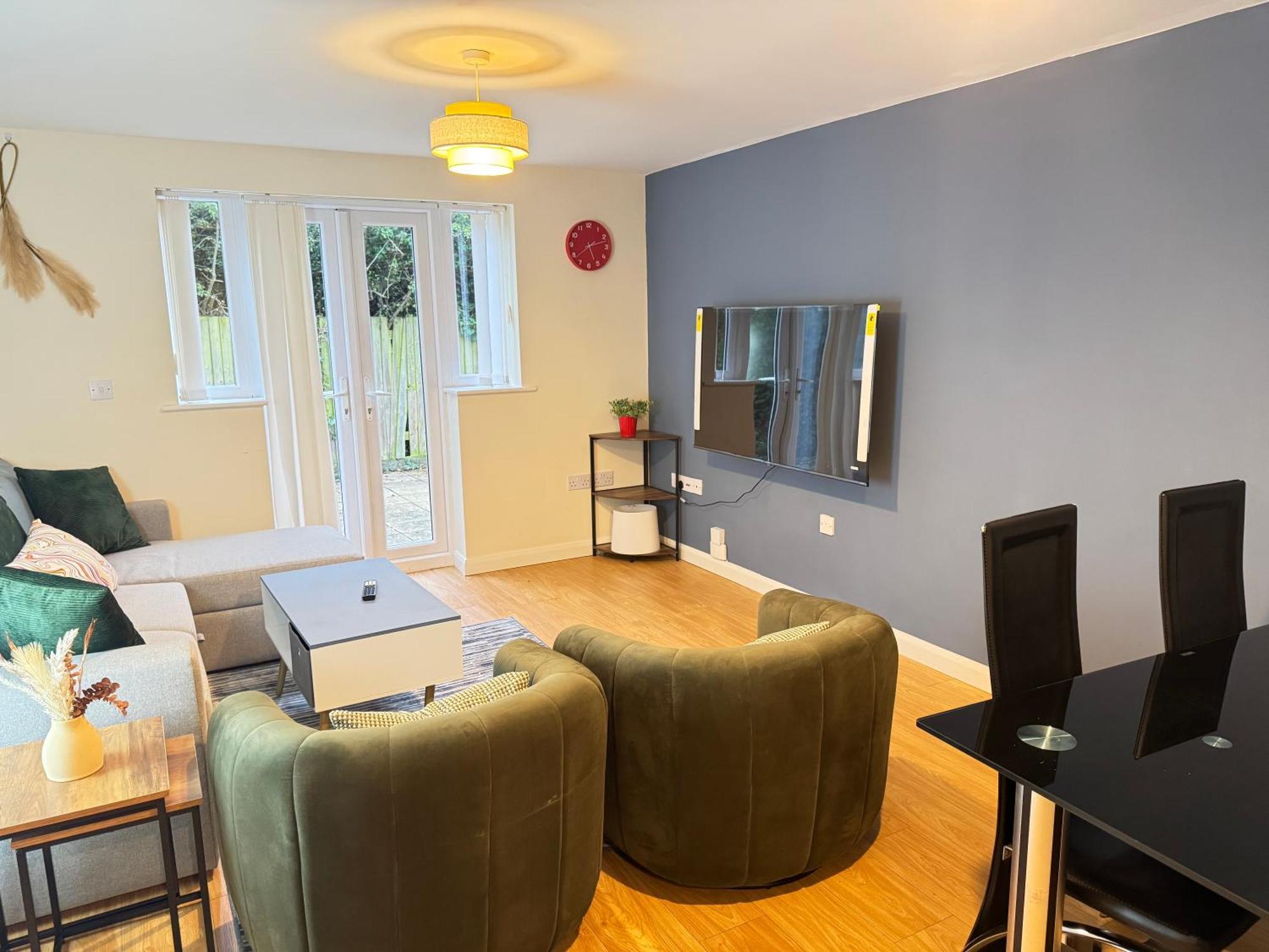 The Vogue Stay, 3 Bedrooms, 2 Bathrooms, Ideal For Jr & Oxford Hospitals, Free Carpark, Conveniently Located For Ring Road Access, 2 Miles From Oxford City Centre Easy Car & Bus Route Экстерьер фото