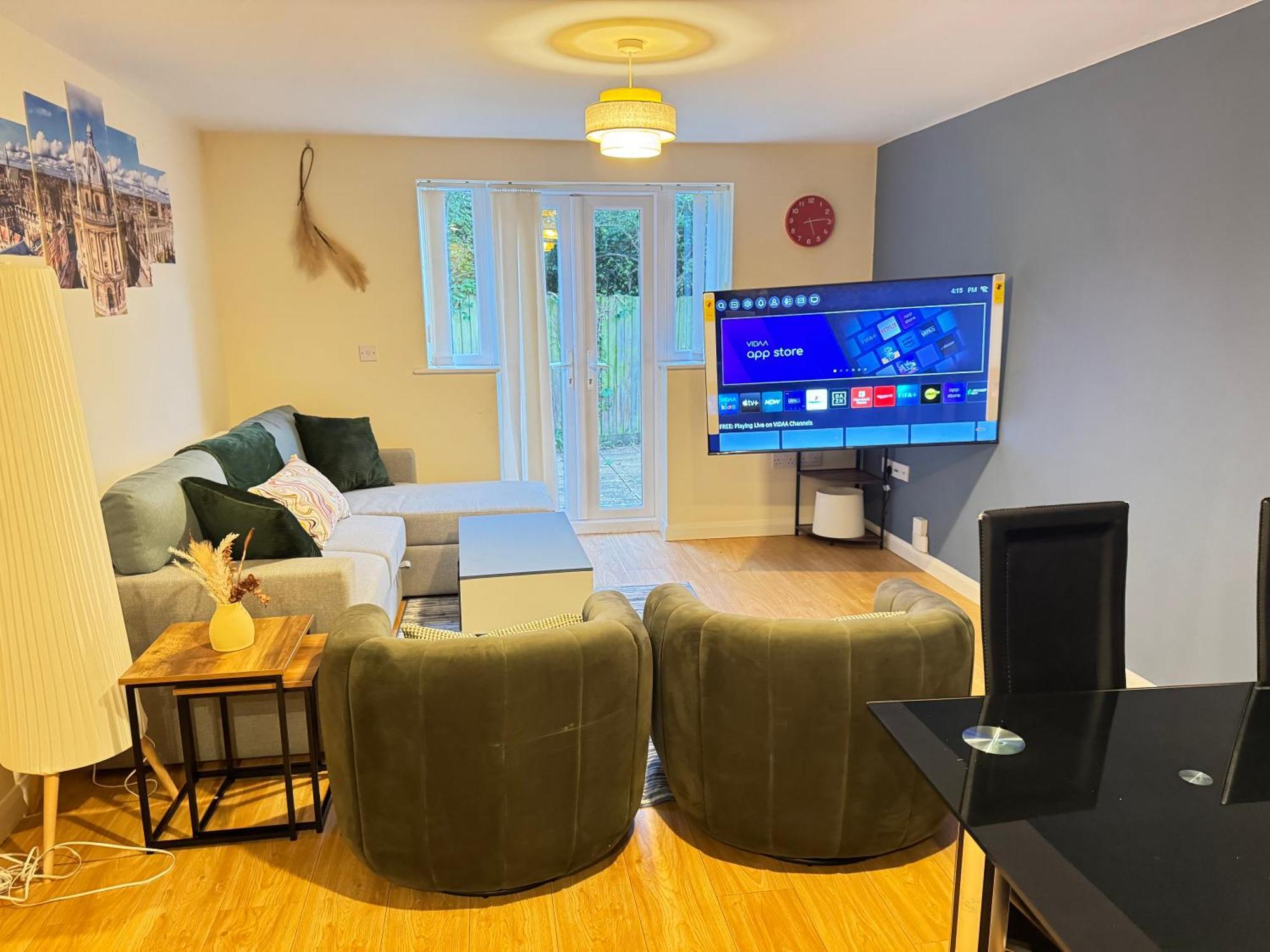 The Vogue Stay, 3 Bedrooms, 2 Bathrooms, Ideal For Jr & Oxford Hospitals, Free Carpark, Conveniently Located For Ring Road Access, 2 Miles From Oxford City Centre Easy Car & Bus Route Экстерьер фото