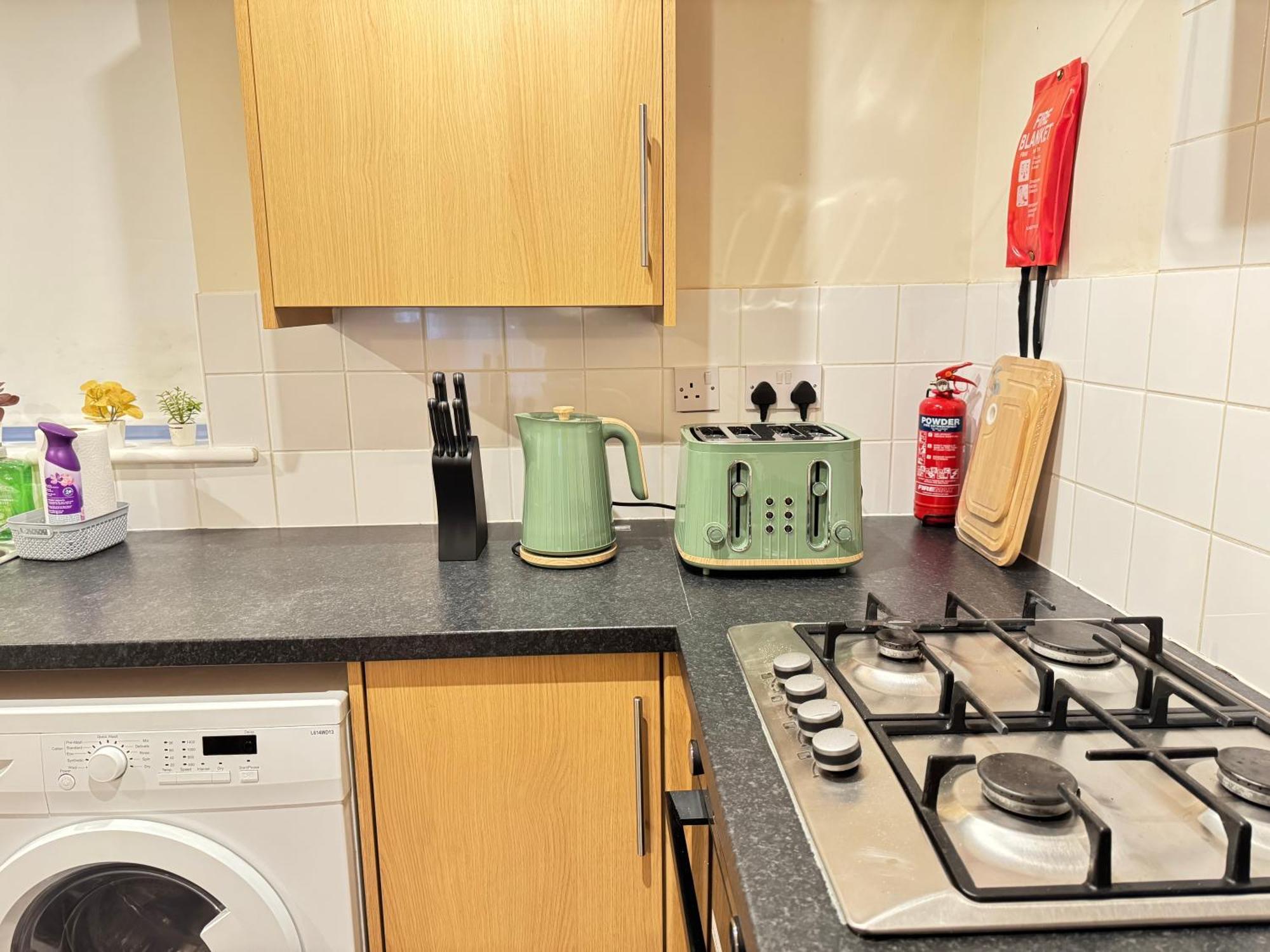 The Vogue Stay, 3 Bedrooms, 2 Bathrooms, Ideal For Jr & Oxford Hospitals, Free Carpark, Conveniently Located For Ring Road Access, 2 Miles From Oxford City Centre Easy Car & Bus Route Экстерьер фото