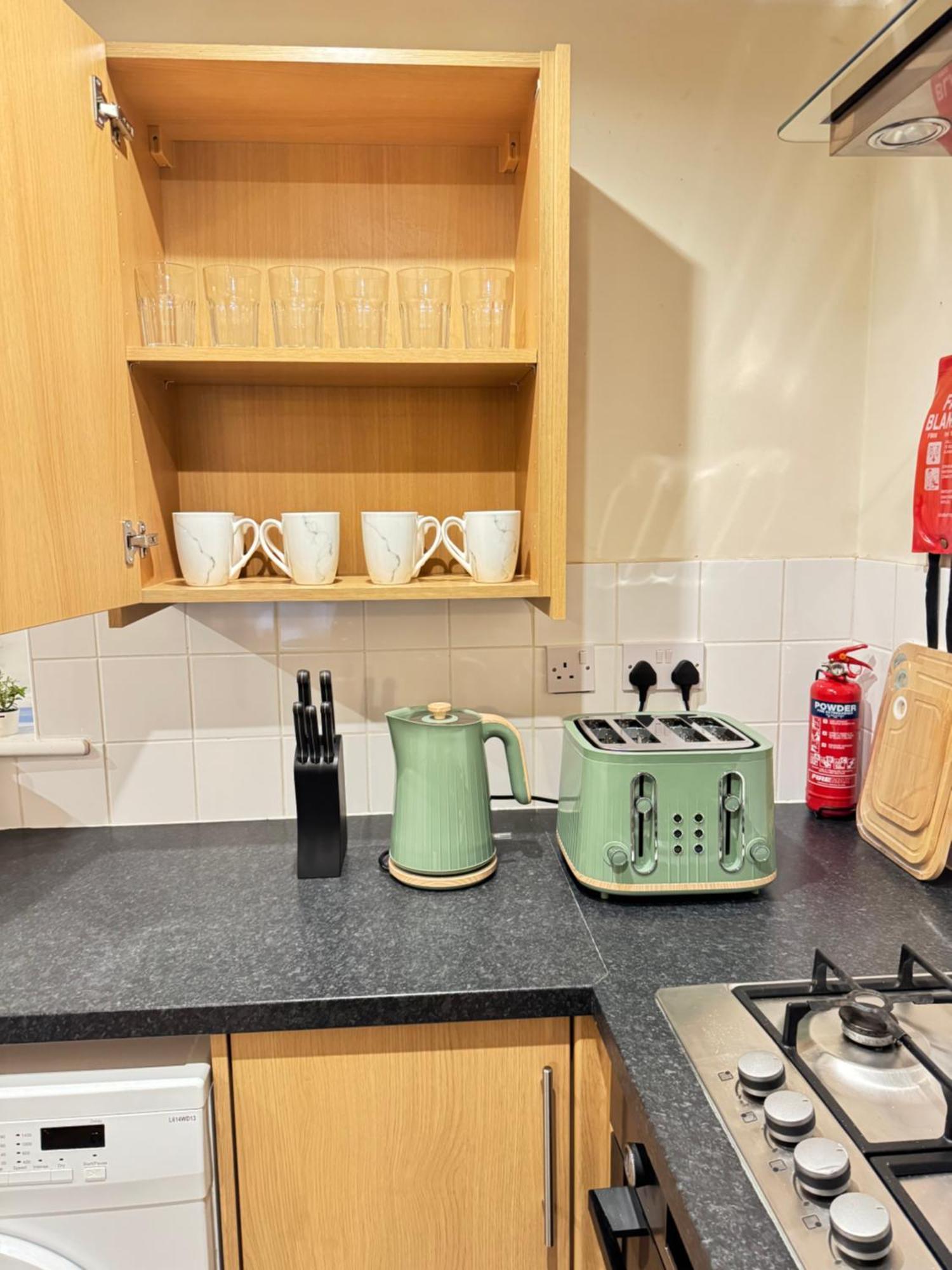 The Vogue Stay, 3 Bedrooms, 2 Bathrooms, Ideal For Jr & Oxford Hospitals, Free Carpark, Conveniently Located For Ring Road Access, 2 Miles From Oxford City Centre Easy Car & Bus Route Экстерьер фото