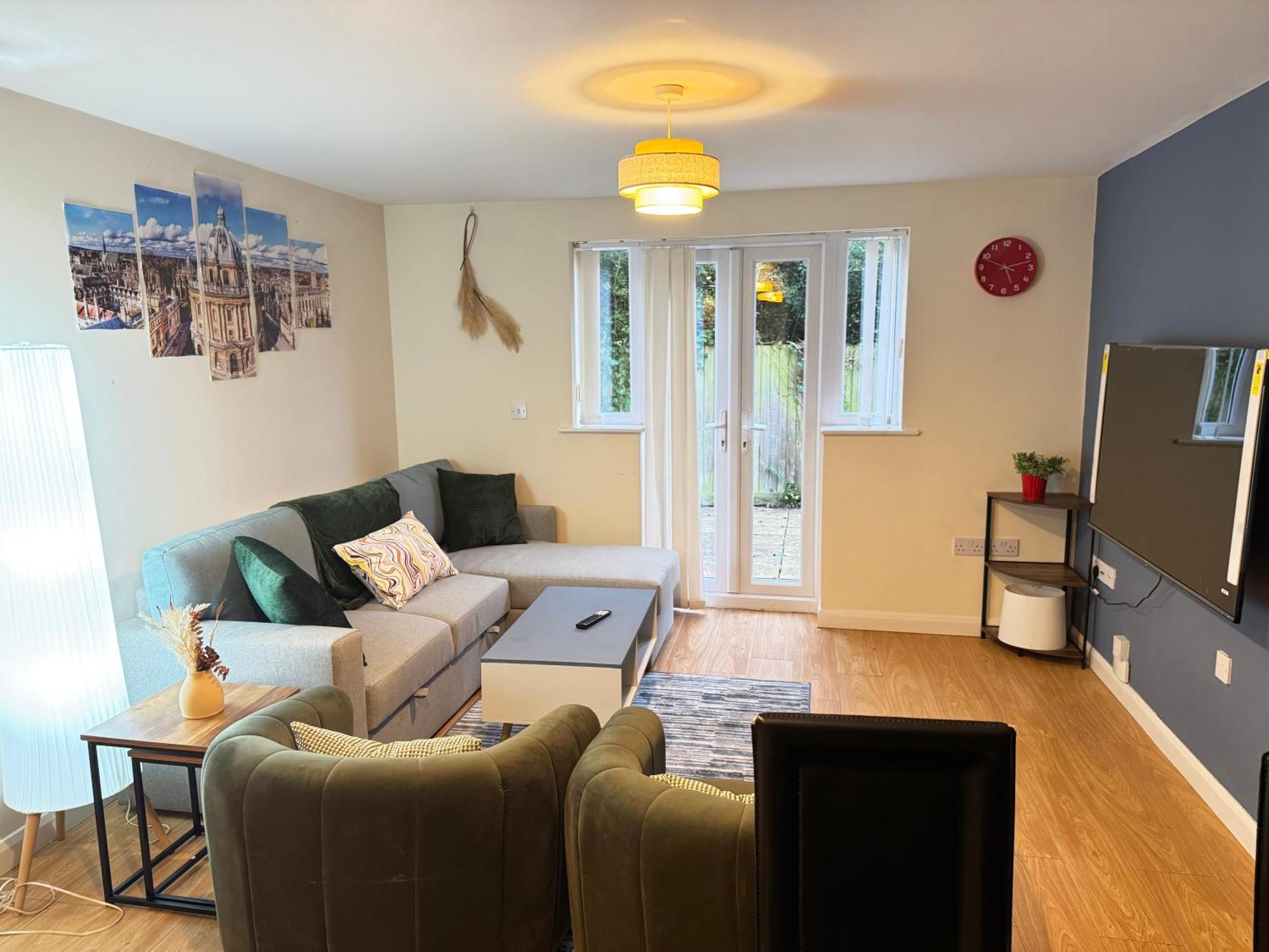 The Vogue Stay, 3 Bedrooms, 2 Bathrooms, Ideal For Jr & Oxford Hospitals, Free Carpark, Conveniently Located For Ring Road Access, 2 Miles From Oxford City Centre Easy Car & Bus Route Экстерьер фото