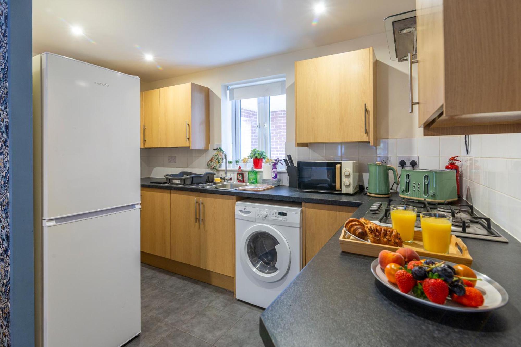 The Vogue Stay, 3 Bedrooms, 2 Bathrooms, Ideal For Jr & Oxford Hospitals, Free Carpark, Conveniently Located For Ring Road Access, 2 Miles From Oxford City Centre Easy Car & Bus Route Экстерьер фото