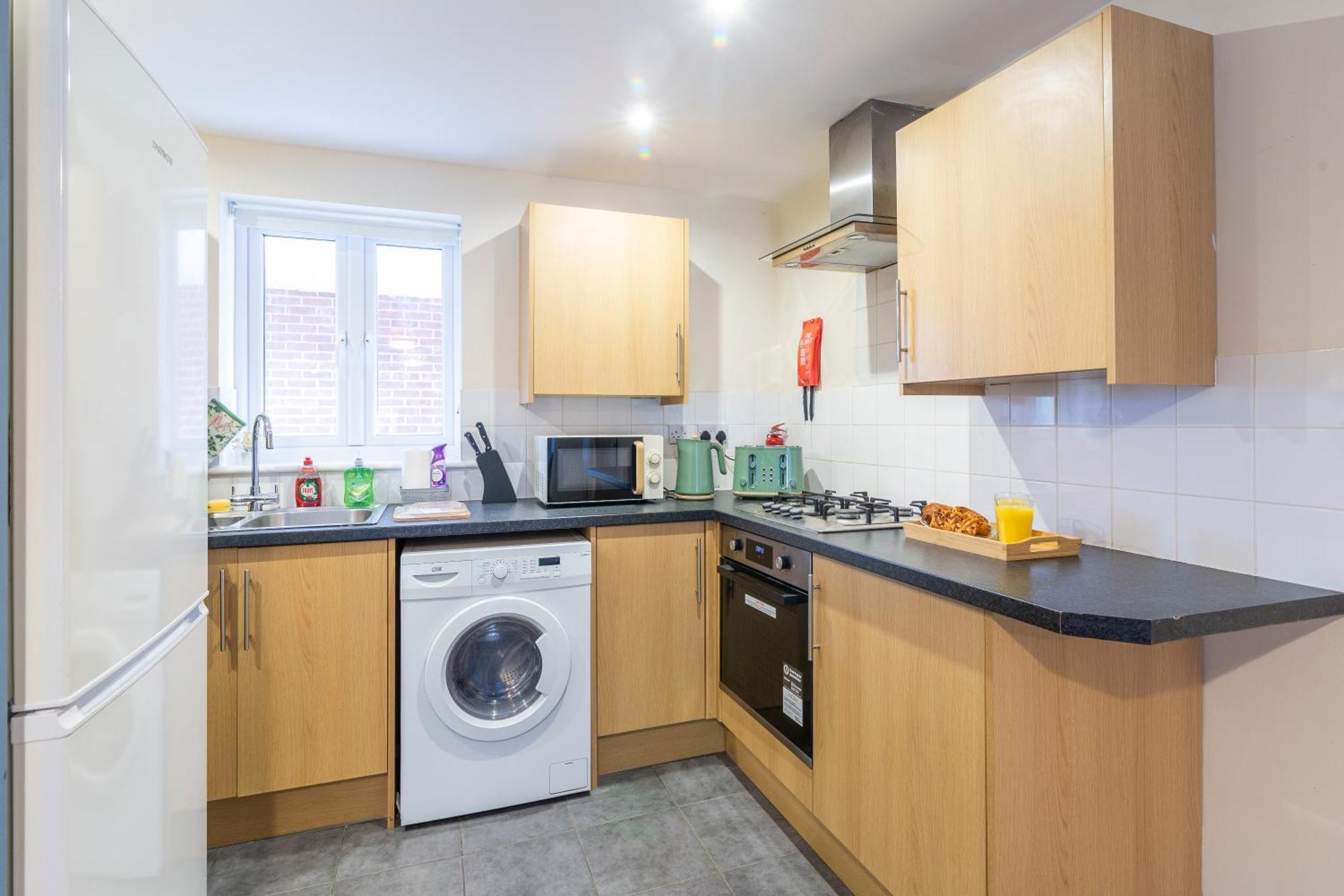 The Vogue Stay, 3 Bedrooms, 2 Bathrooms, Ideal For Jr & Oxford Hospitals, Free Carpark, Conveniently Located For Ring Road Access, 2 Miles From Oxford City Centre Easy Car & Bus Route Экстерьер фото