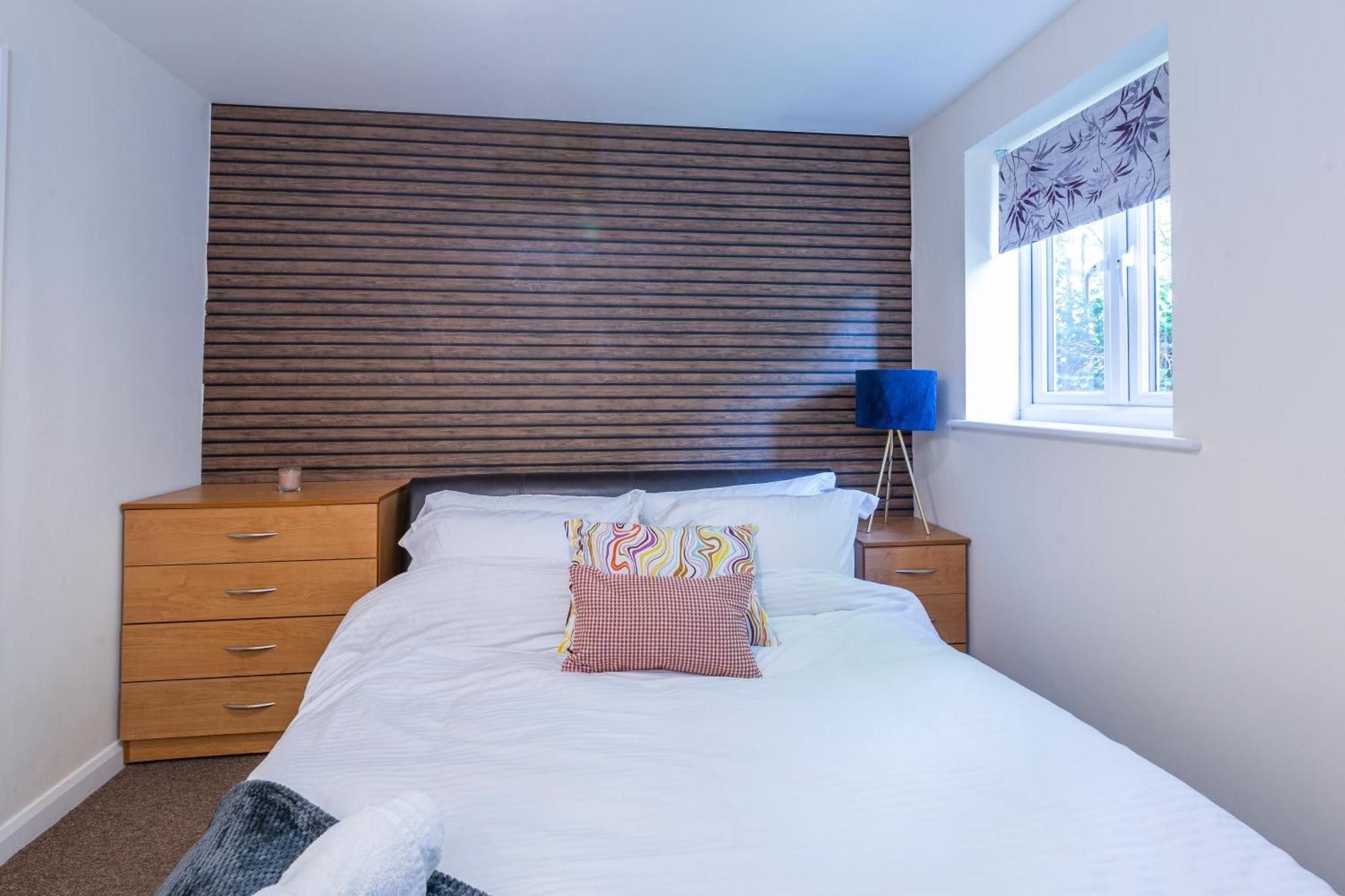 The Vogue Stay, 3 Bedrooms, 2 Bathrooms, Ideal For Jr & Oxford Hospitals, Free Carpark, Conveniently Located For Ring Road Access, 2 Miles From Oxford City Centre Easy Car & Bus Route Экстерьер фото